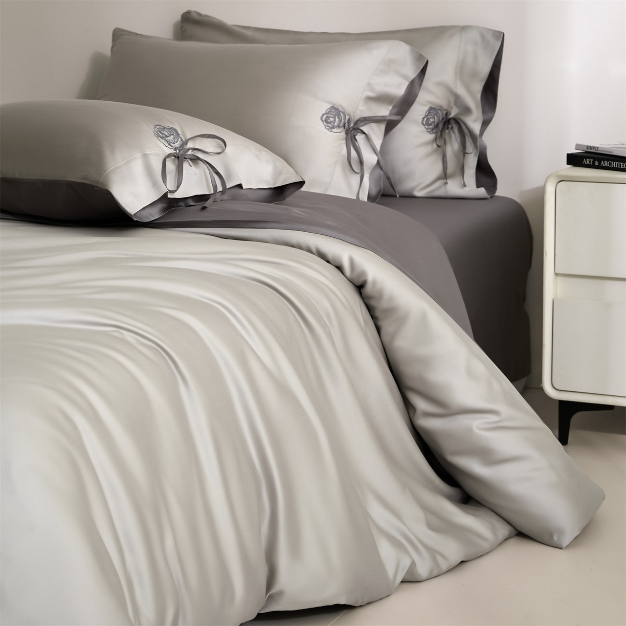 91家纺网 家纺一手货源 找家纺 DC 2026新款天丝玫瑰压线抽绳四件套--日落玫瑰系列 冰川灰+经典灰