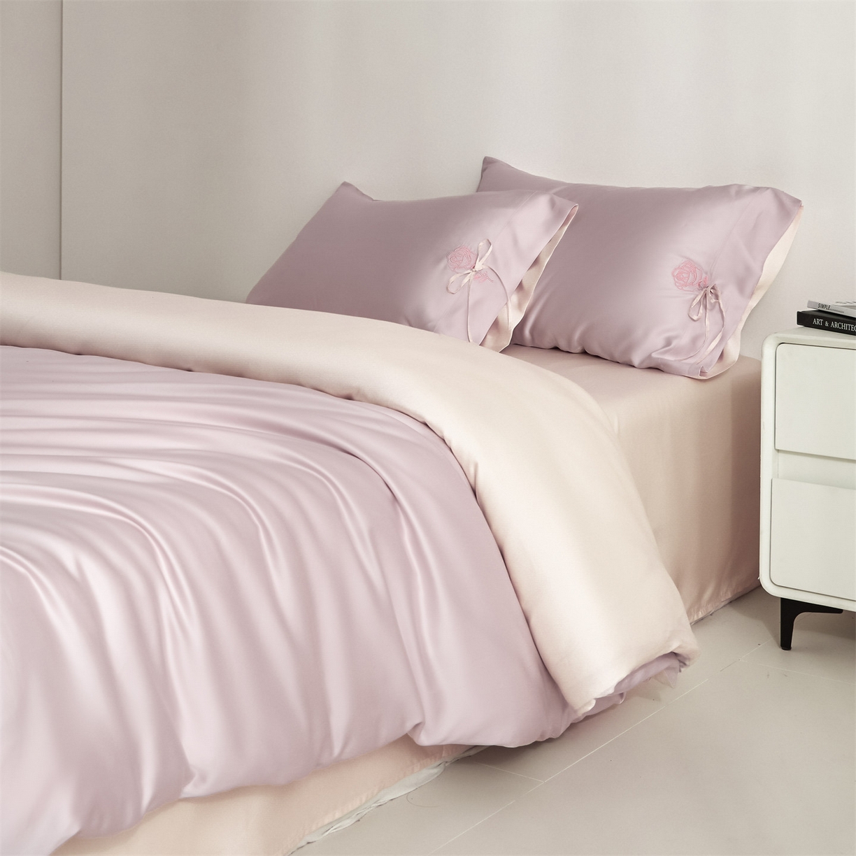 91家纺网 家纺一手货源 找家纺 DC 2026新款天丝玫瑰压线抽绳四件套--日落玫瑰系列 日落玫瑰-素粉+杏白