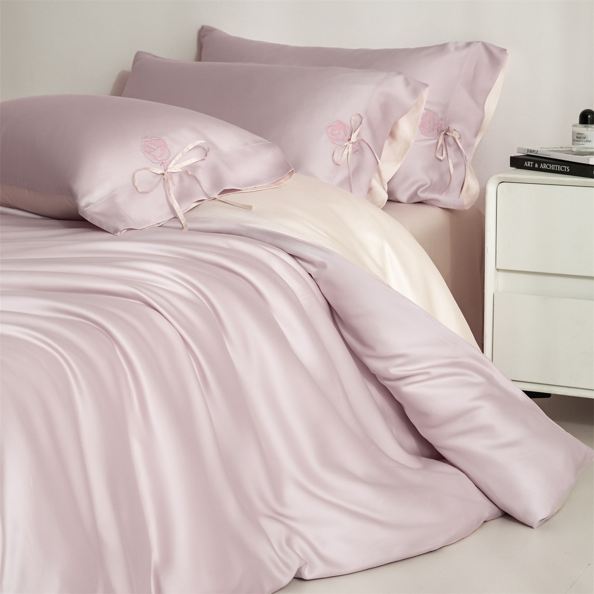 91家纺网 家纺一手货源 找家纺 DC 2026新款天丝玫瑰压线抽绳四件套--日落玫瑰系列 日落玫瑰-素粉+杏白