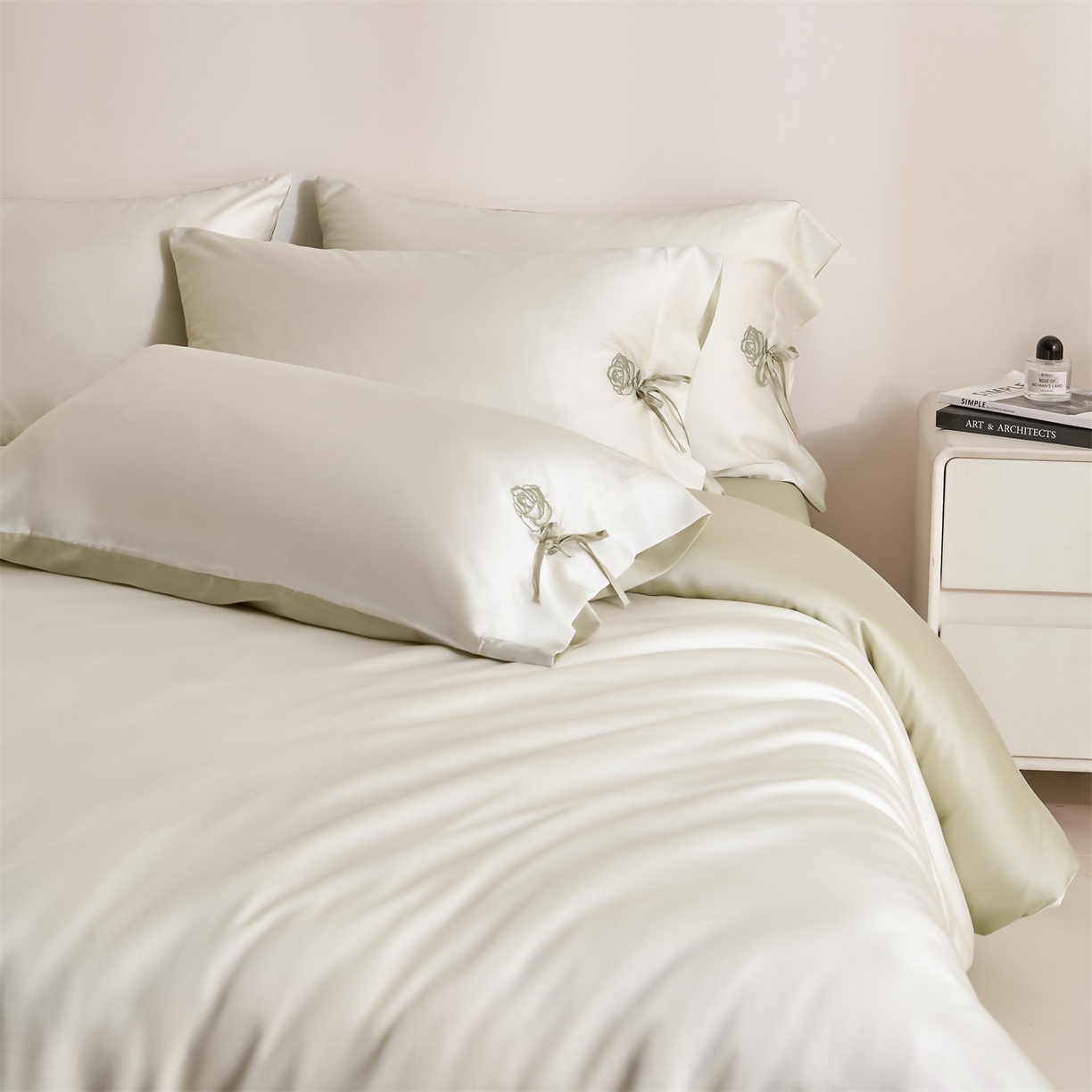 91家纺网 家纺一手货源 找家纺 DC 2026新款天丝玫瑰压线抽绳四件套--日落玫瑰系列 日落玫瑰-元气白桃+桉树绿