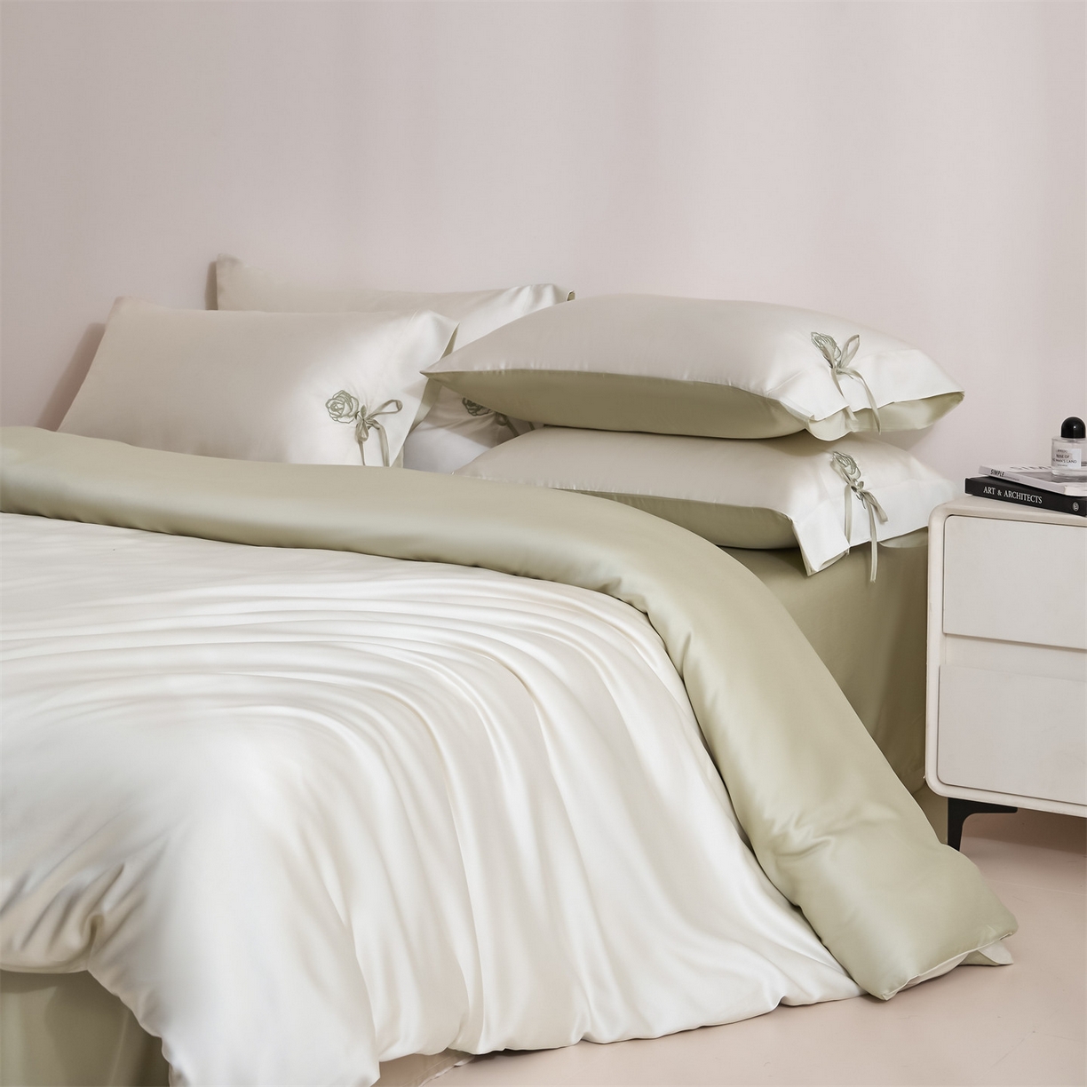 91家纺网 家纺一手货源 找家纺 DC 2026新款天丝玫瑰压线抽绳四件套--日落玫瑰系列 日落玫瑰-元气白桃+桉树绿