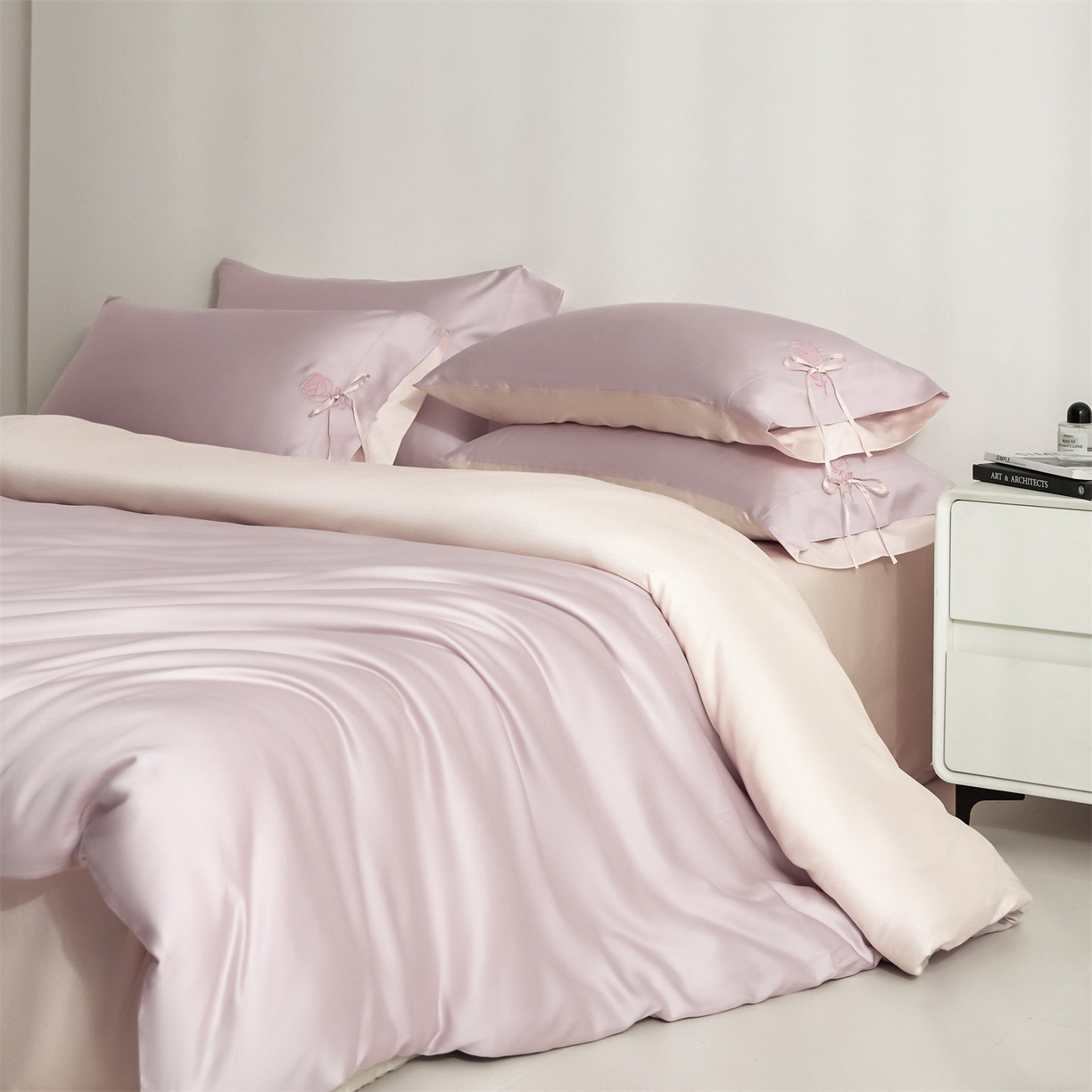 91家纺网 家纺一手货源 找家纺 DC 2026新款天丝玫瑰压线抽绳四件套--日落玫瑰系列 日落玫瑰-素粉+杏白