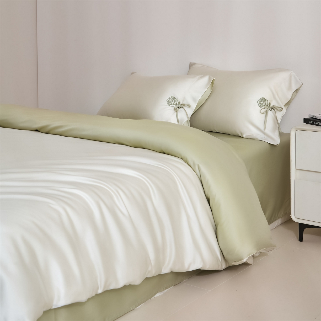 91家纺网 家纺一手货源 找家纺 DC 2026新款天丝玫瑰压线抽绳四件套--日落玫瑰系列 日落玫瑰-元气白桃+桉树绿