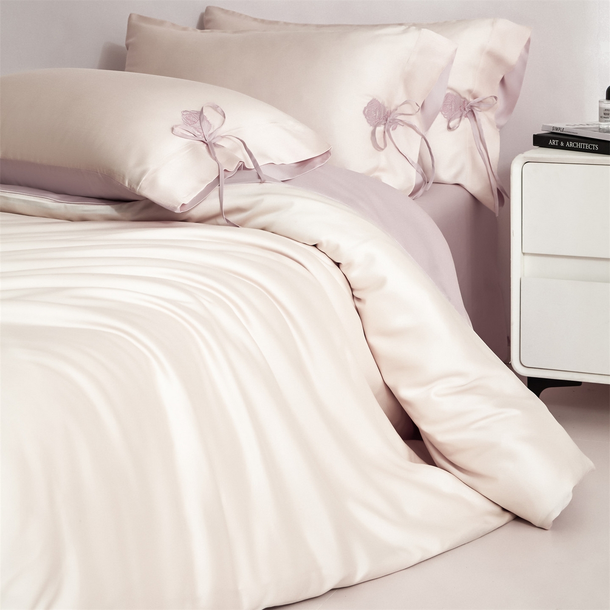 91家纺网 家纺一手货源 找家纺 DC 2026新款天丝玫瑰压线抽绳四件套--日落玫瑰系列 日落玫瑰-杏白+素粉