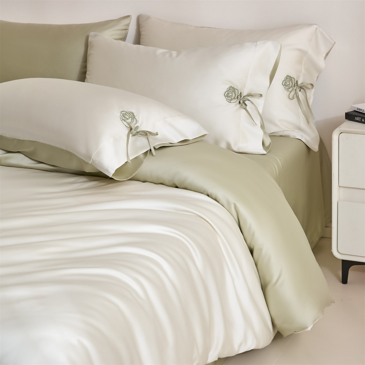 91家纺网 家纺一手货源 找家纺 DC 2026新款天丝玫瑰压线抽绳四件套--日落玫瑰系列 日落玫瑰-元气白桃+桉树绿