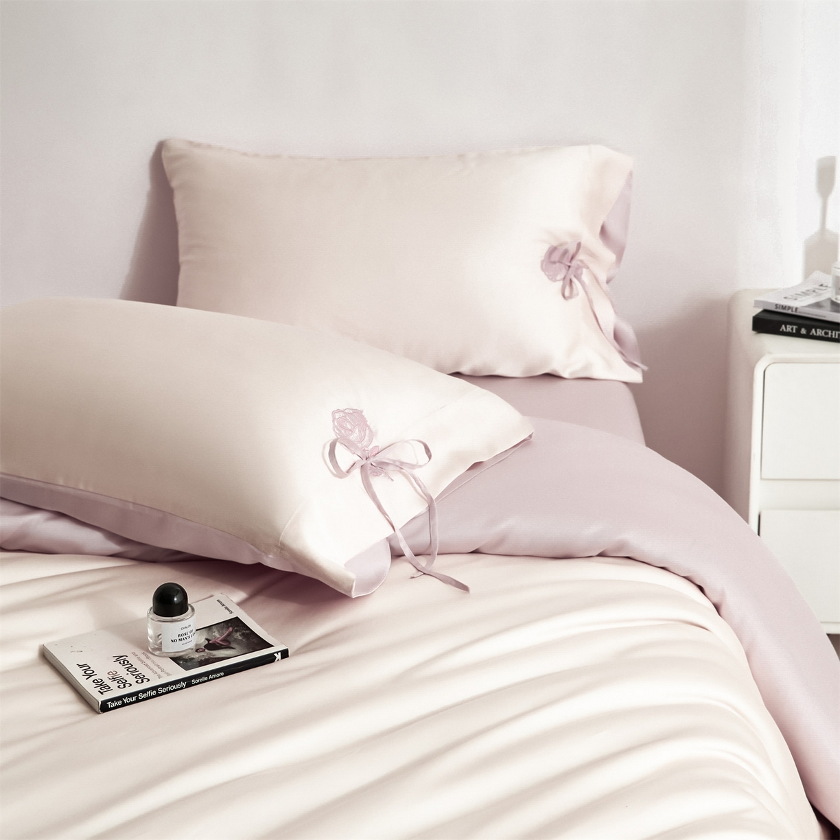 91家纺网 家纺一手货源 找家纺 DC 2026新款天丝玫瑰压线抽绳四件套--日落玫瑰系列 日落玫瑰-杏白+素粉