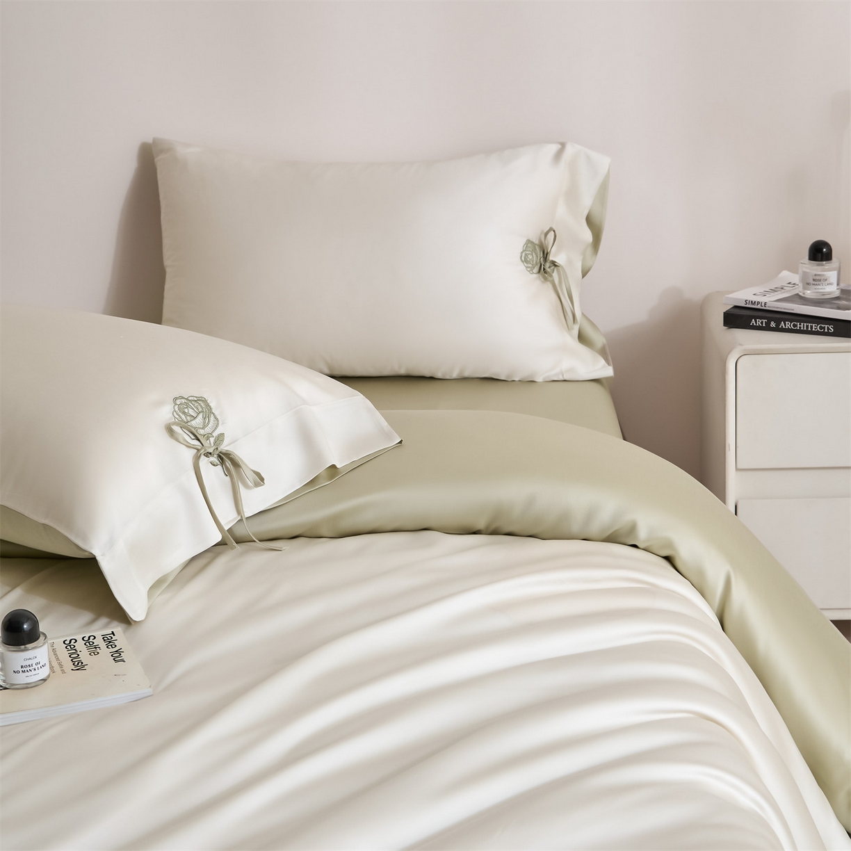 91家纺网 家纺一手货源 找家纺 DC 2026新款天丝玫瑰压线抽绳四件套--日落玫瑰系列 日落玫瑰-元气白桃+桉树绿