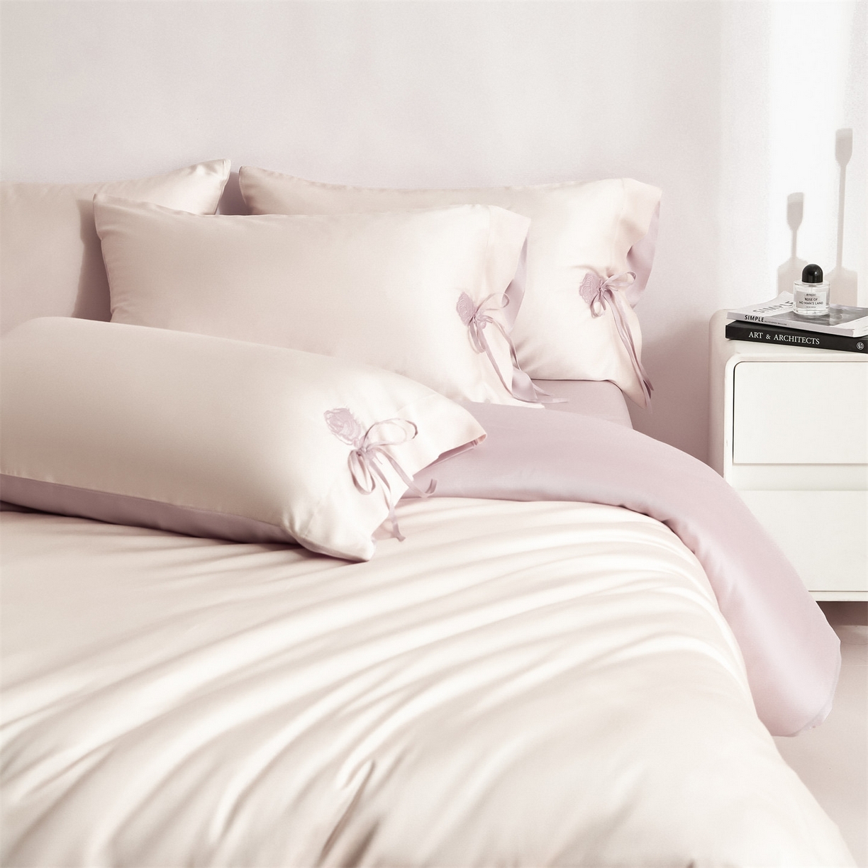 91家纺网 家纺一手货源 找家纺 DC 2026新款天丝玫瑰压线抽绳四件套--日落玫瑰系列 日落玫瑰-杏白+素粉