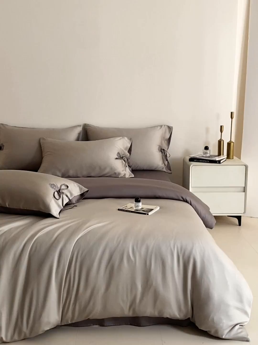 91家纺网 家纺一手货源 找家纺 DC 2026新款天丝玫瑰压线抽绳四件套--日落玫瑰系列 日落玫瑰-浅茶+经典灰