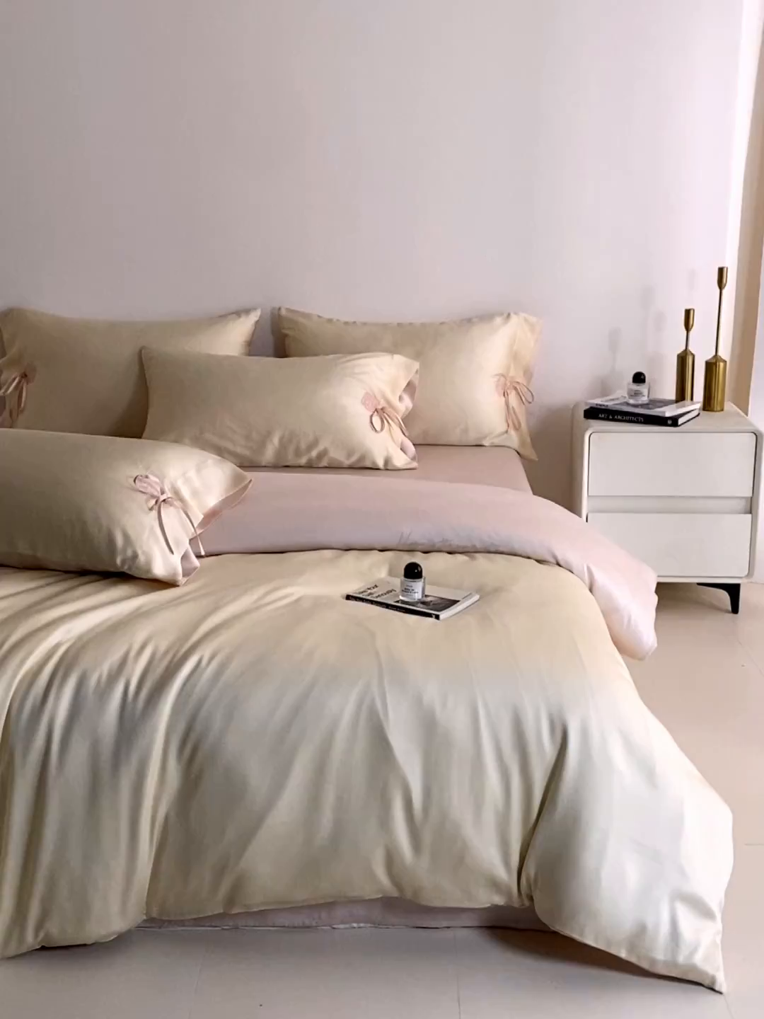 91家纺网 家纺一手货源 找家纺 DC 2026新款天丝玫瑰压线抽绳四件套--日落玫瑰系列 日落玫瑰-杏白+素粉