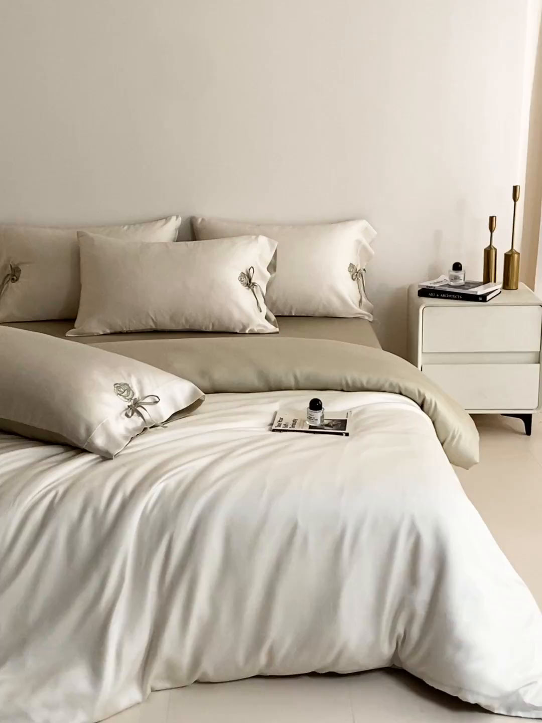 91家纺网 家纺一手货源 找家纺 DC 2026新款天丝玫瑰压线抽绳四件套--日落玫瑰系列 日落玫瑰-元气白桃+桉树绿