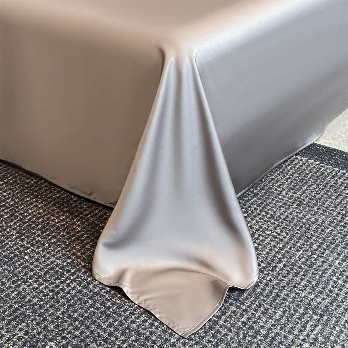 91家纺网 家纺一手货源 找家纺 无界 2026新款水洗真丝夏被-雪花绗缝压线-莱拉 莱拉 冰川灰+中灰