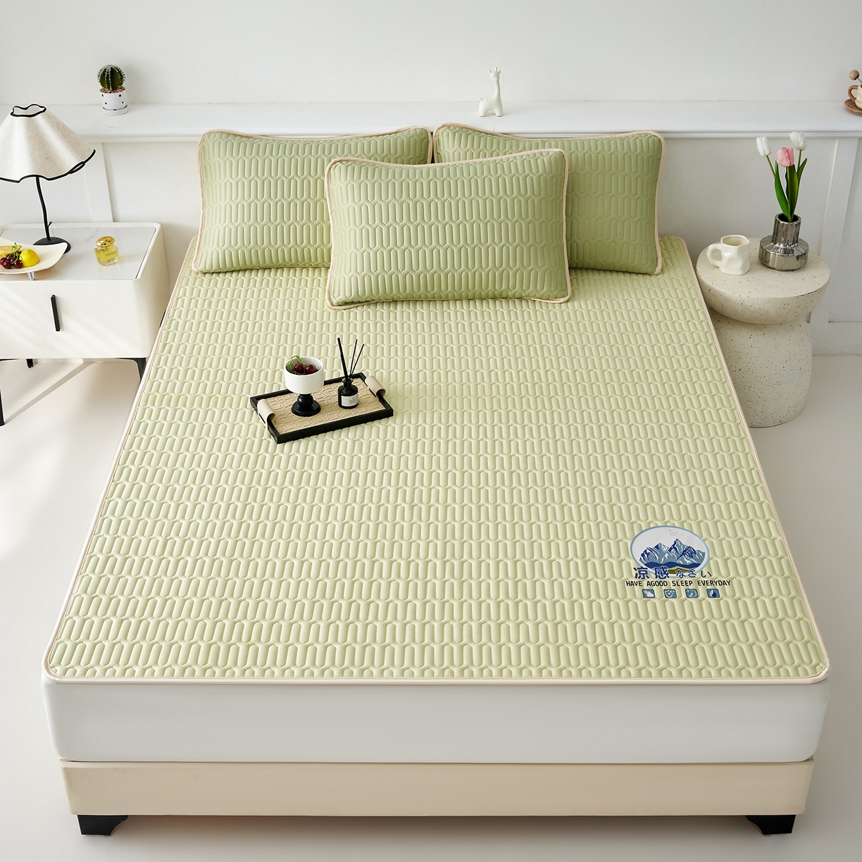 91家纺网 家纺一手货源 找家纺 奇丝雅 2026夏季A类纯色乳胶凉席冰丝席家用双人冰丝凉席可机洗夏天空调席三件套-场景二 富士山-果绿