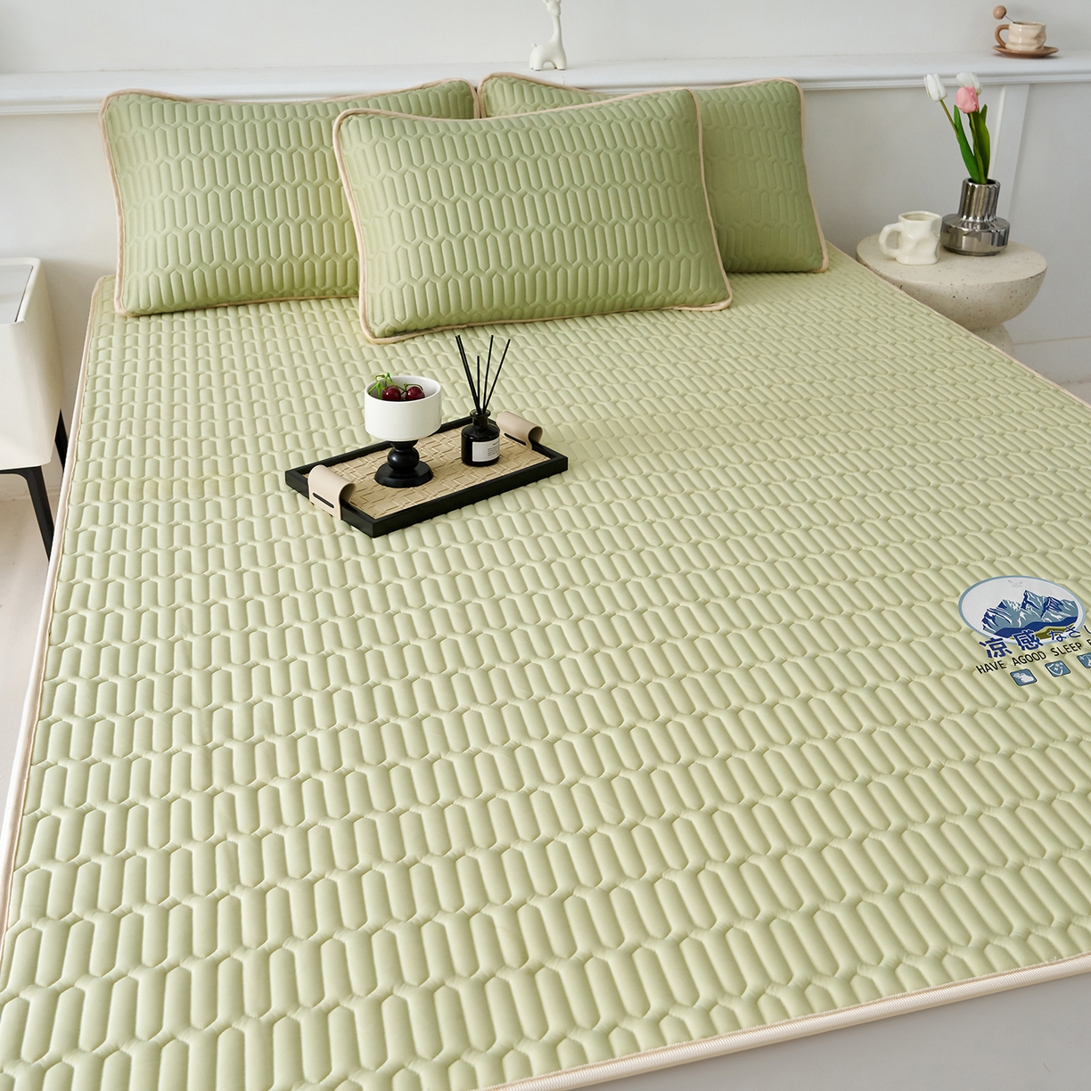 91家纺网 家纺一手货源 找家纺 奇丝雅 2026夏季A类纯色乳胶凉席冰丝席家用双人冰丝凉席可机洗夏天空调席三件套-场景二 富士山-果绿