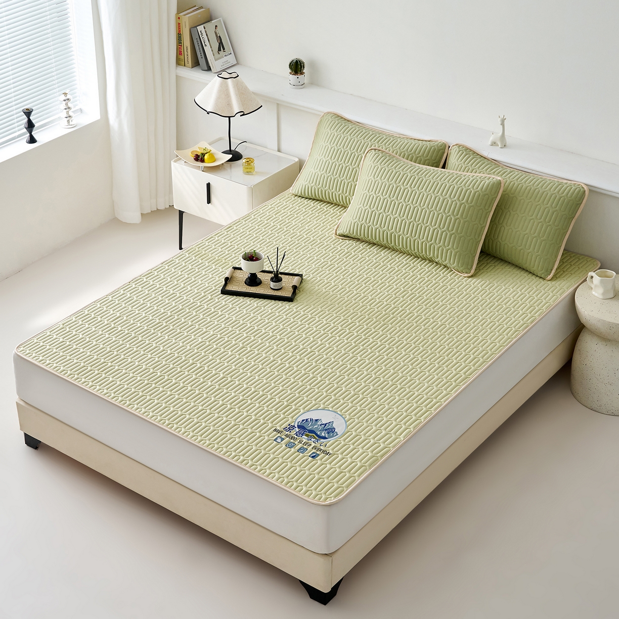 91家纺网 家纺一手货源 找家纺 奇丝雅 2026夏季A类纯色乳胶凉席冰丝席家用双人冰丝凉席可机洗夏天空调席三件套-场景二 富士山-果绿