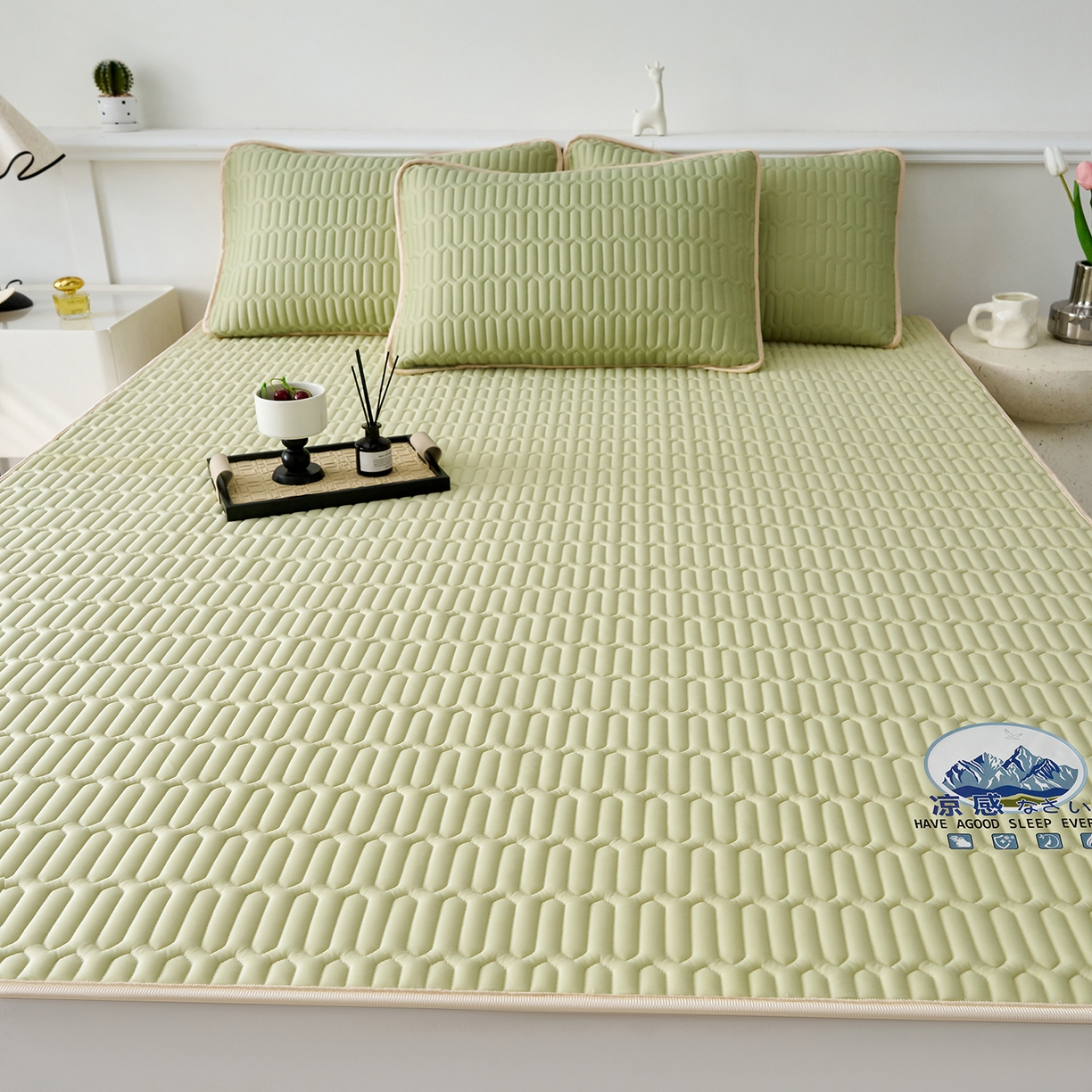 91家纺网 家纺一手货源 找家纺 奇丝雅 2026夏季A类纯色乳胶凉席冰丝席家用双人冰丝凉席可机洗夏天空调席三件套-场景二 富士山-果绿