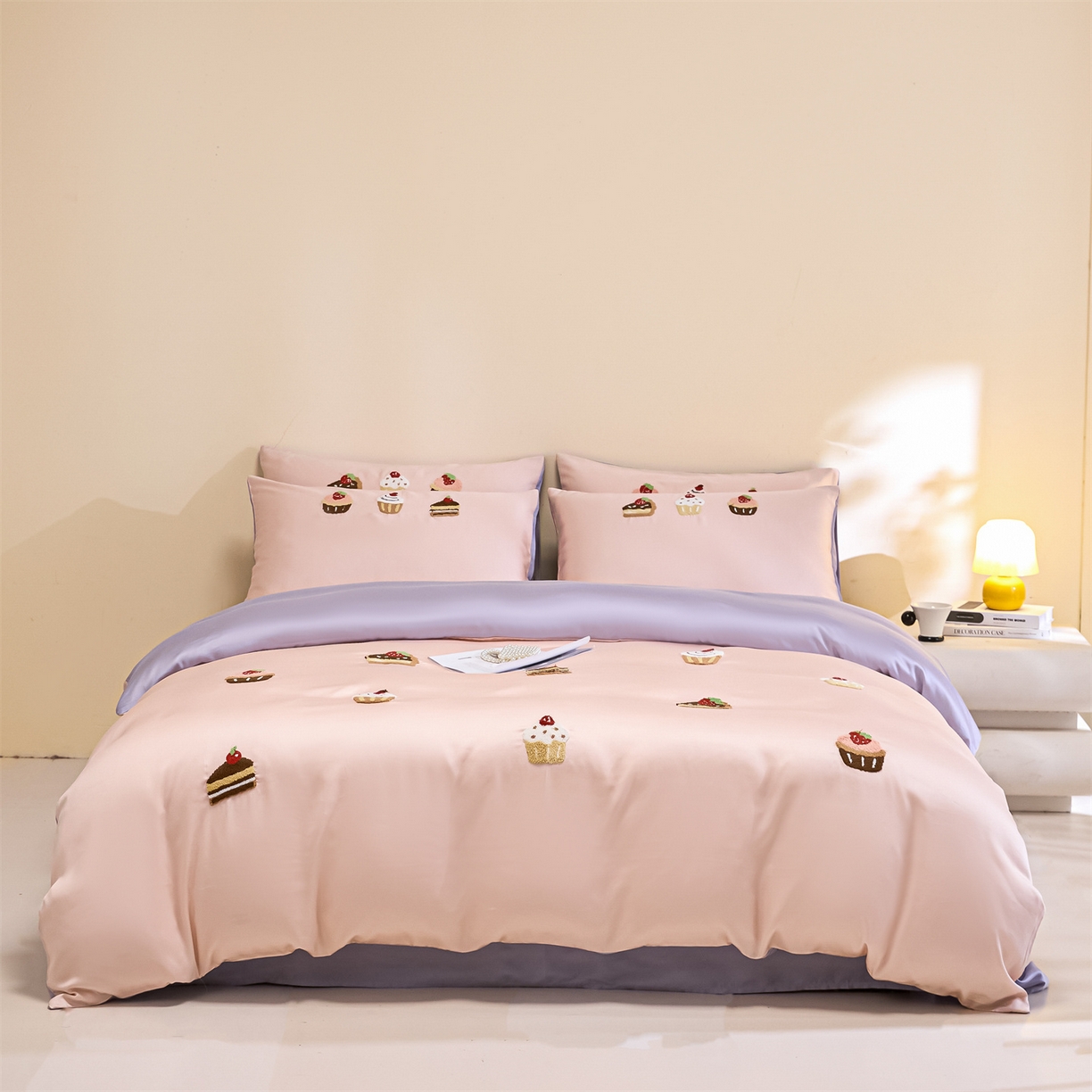 91家纺网 家纺一手货源 找家纺 DC 2026新款天丝立体毛巾绣四件套 毛巾绣-半熟蜜桃+风信紫（丝绒蛋糕）