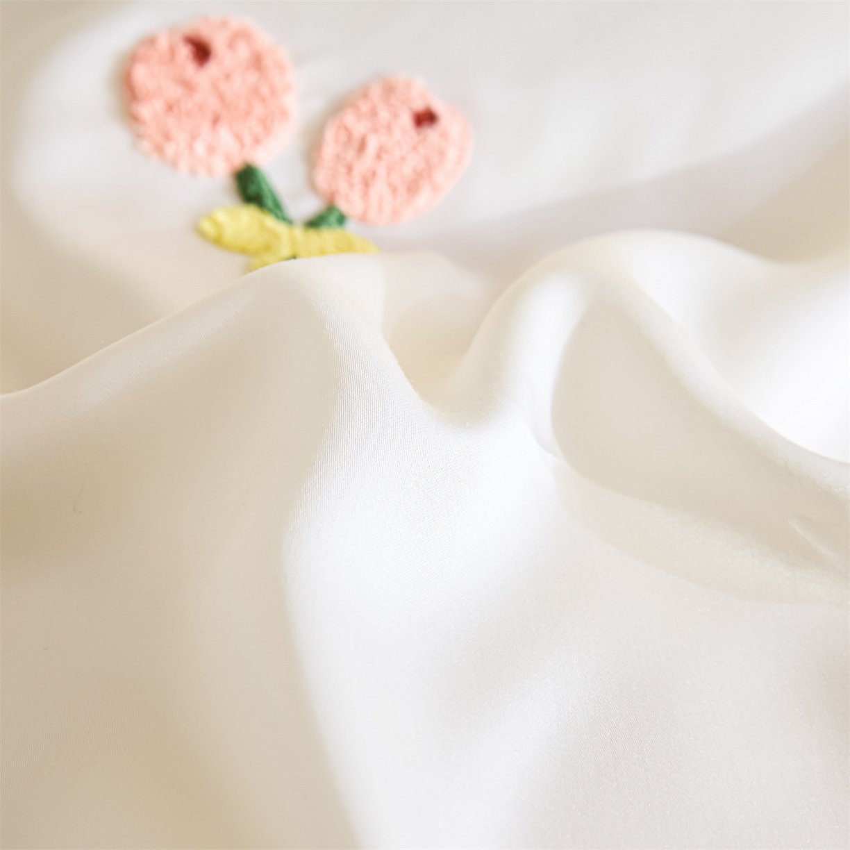 91家纺网 家纺一手货源 找家纺 DC 2026新款天丝立体毛巾绣四件套 毛巾绣-元气白桃+婴儿蓝（初夏小狗）