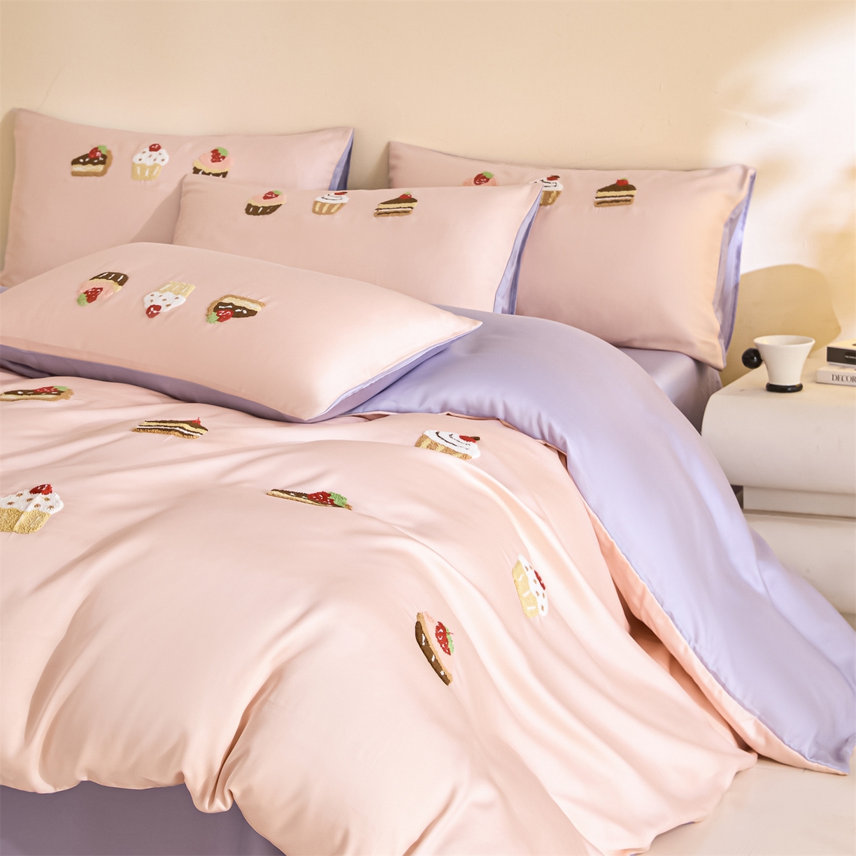 91家纺网 家纺一手货源 找家纺 DC 2026新款天丝立体毛巾绣四件套 毛巾绣-半熟蜜桃+风信紫（丝绒蛋糕）