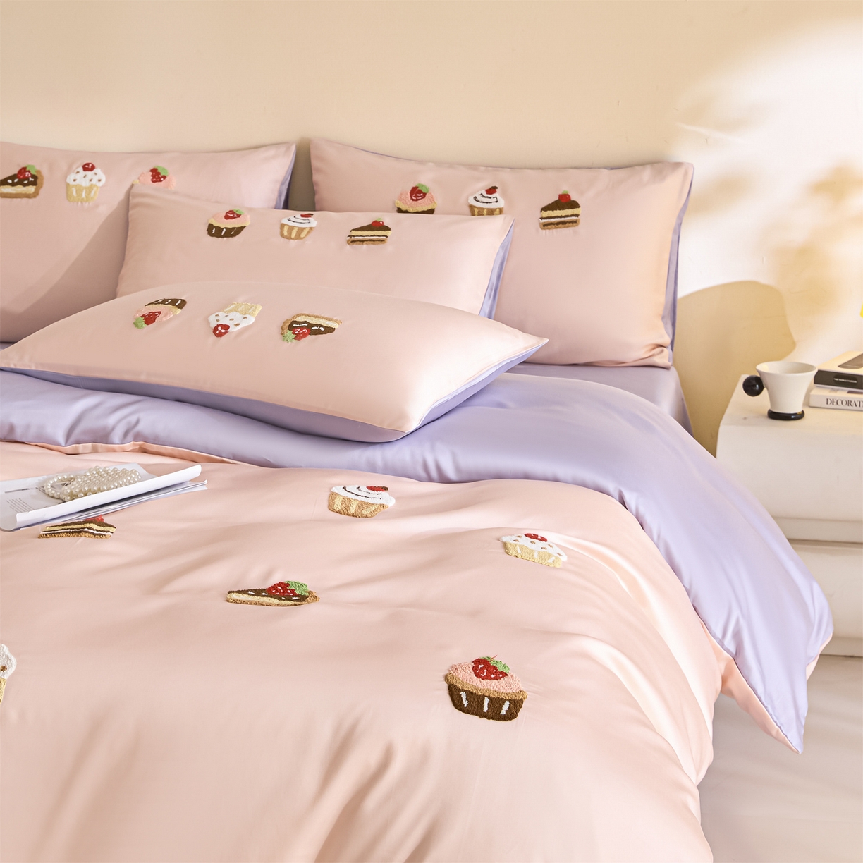 91家纺网 家纺一手货源 找家纺 DC 2026新款天丝立体毛巾绣四件套 毛巾绣-半熟蜜桃+风信紫（丝绒蛋糕）