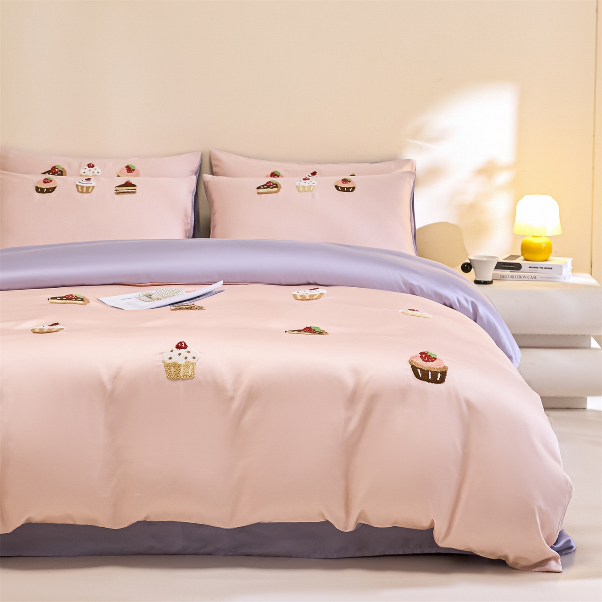 91家纺网 家纺一手货源 找家纺 DC 2026新款天丝立体毛巾绣四件套 毛巾绣-半熟蜜桃+风信紫（丝绒蛋糕）