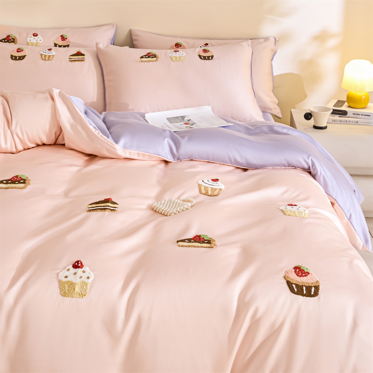 91家纺网 家纺一手货源 找家纺 DC 2026新款天丝立体毛巾绣四件套 毛巾绣-半熟蜜桃+风信紫（丝绒蛋糕）