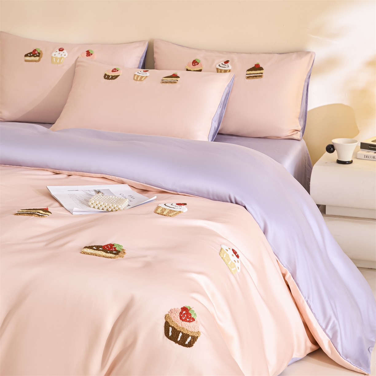 91家纺网 家纺一手货源 找家纺 DC 2026新款天丝立体毛巾绣四件套 毛巾绣-半熟蜜桃+风信紫（丝绒蛋糕）