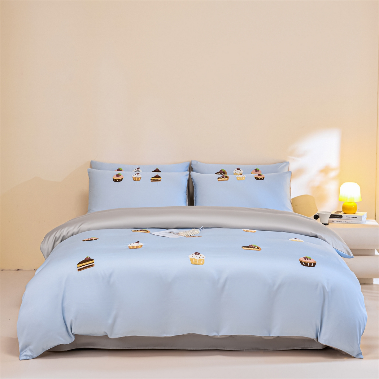 91家纺网 家纺一手货源 找家纺 DC 2026新款天丝立体毛巾绣四件套 毛巾绣-婴儿蓝+冰川灰（丝绒蛋糕）