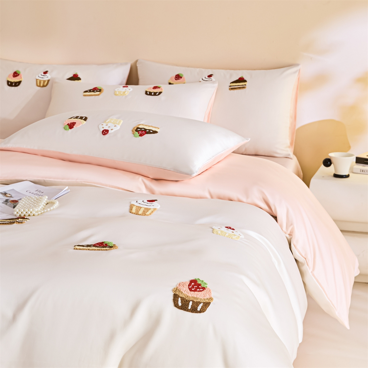 91家纺网 家纺一手货源 找家纺 DC 2026新款天丝立体毛巾绣四件套 毛巾绣-元气白桃+半熟蜜桃（丝绒蛋糕）