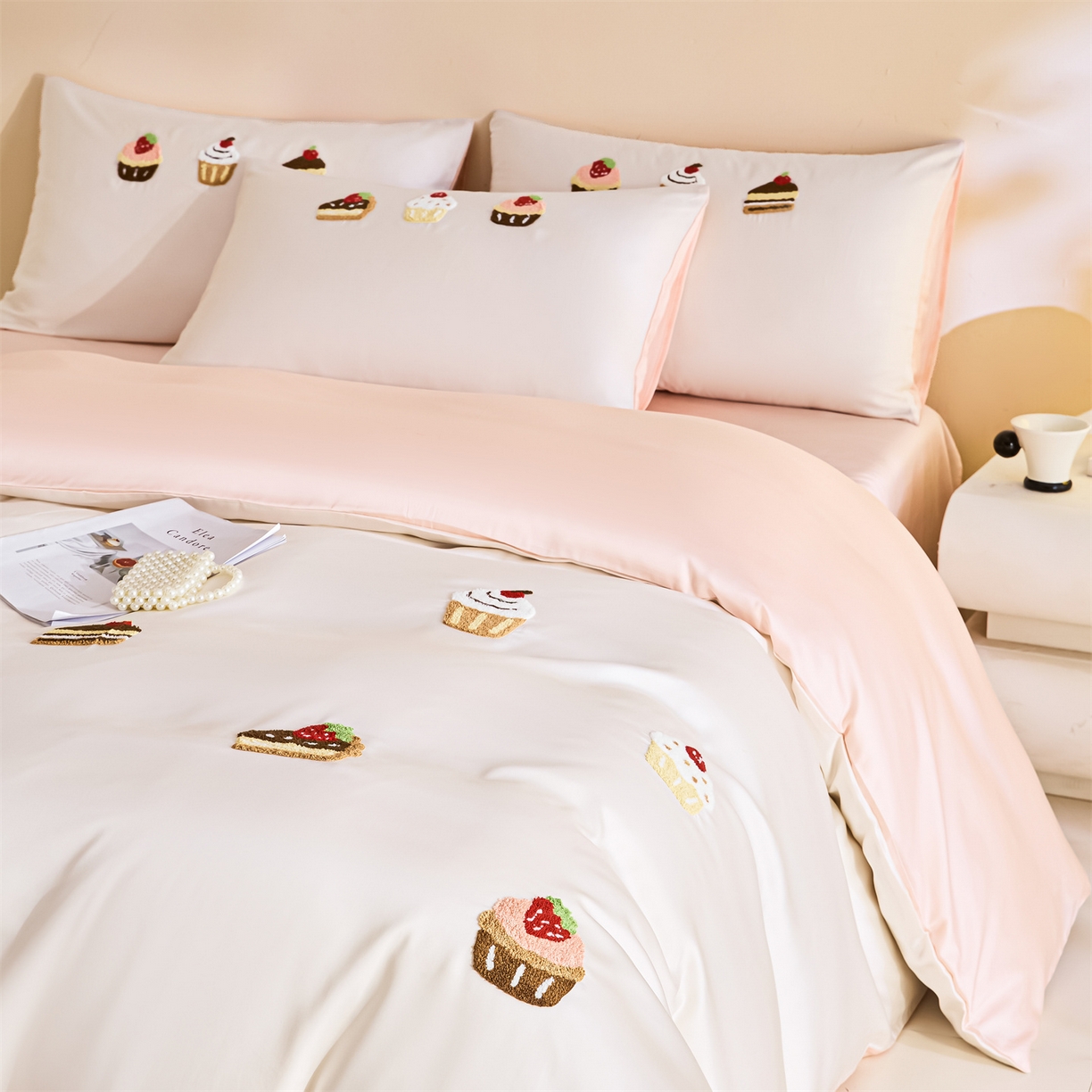 91家纺网 家纺一手货源 找家纺 DC 2026新款天丝立体毛巾绣四件套 毛巾绣-元气白桃+半熟蜜桃（丝绒蛋糕）