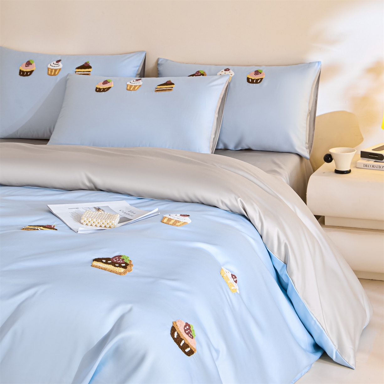 91家纺网 家纺一手货源 找家纺 DC 2026新款天丝立体毛巾绣四件套 毛巾绣-婴儿蓝+冰川灰（丝绒蛋糕）