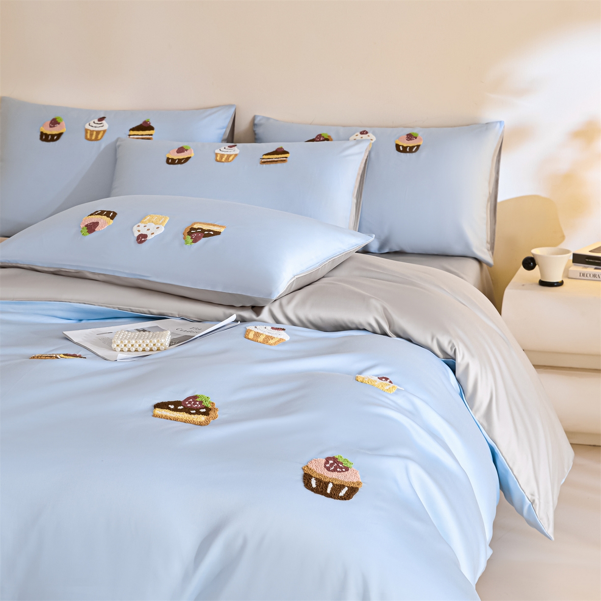 91家纺网 家纺一手货源 找家纺 DC 2026新款天丝立体毛巾绣四件套 毛巾绣-婴儿蓝+冰川灰（丝绒蛋糕）