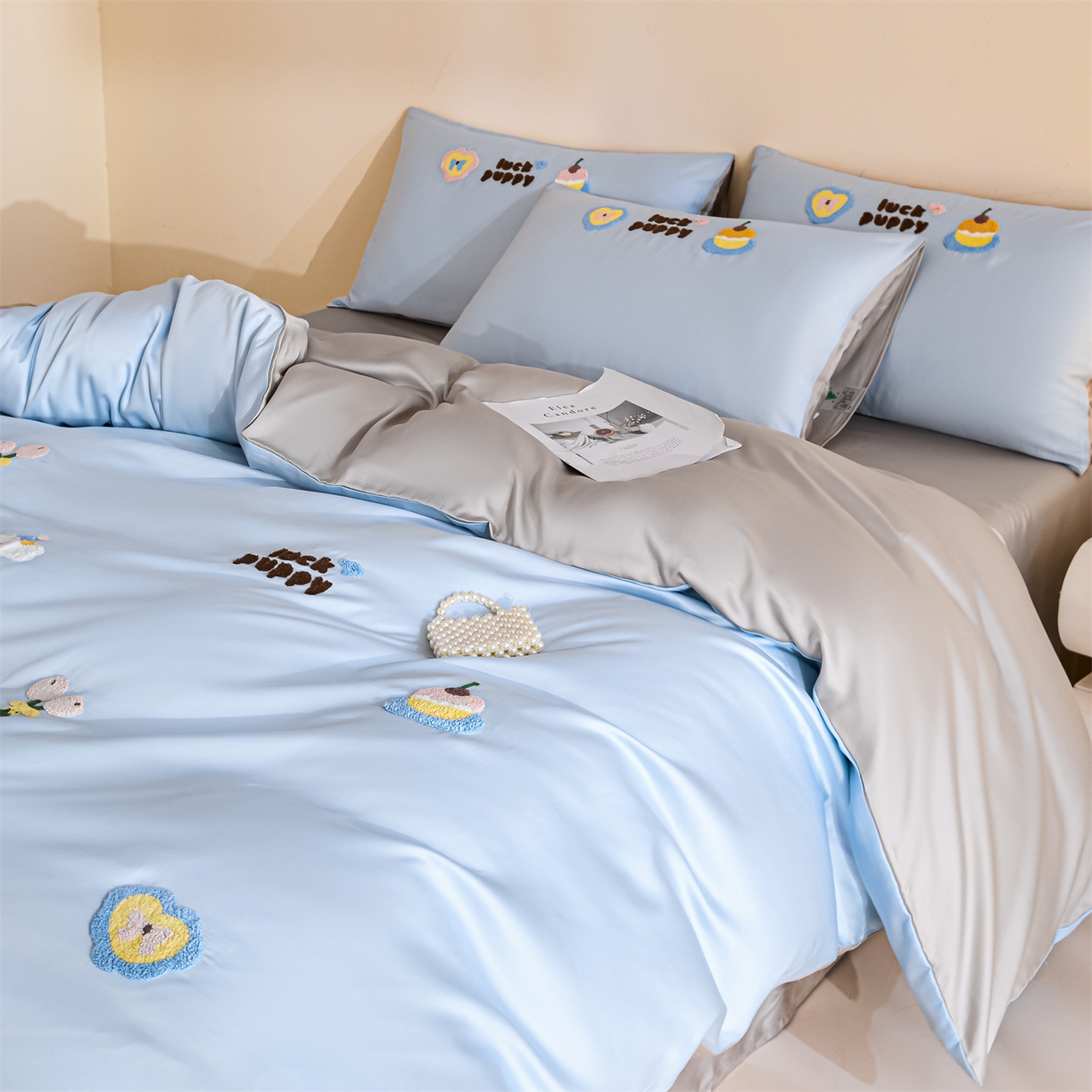 91家纺网 家纺一手货源 找家纺 DC 2026新款天丝立体毛巾绣四件套 毛巾绣-婴儿蓝+冰川灰（初夏小狗）