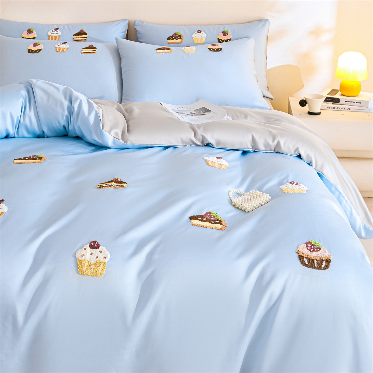 91家纺网 家纺一手货源 找家纺 DC 2026新款天丝立体毛巾绣四件套 毛巾绣-婴儿蓝+冰川灰（丝绒蛋糕）