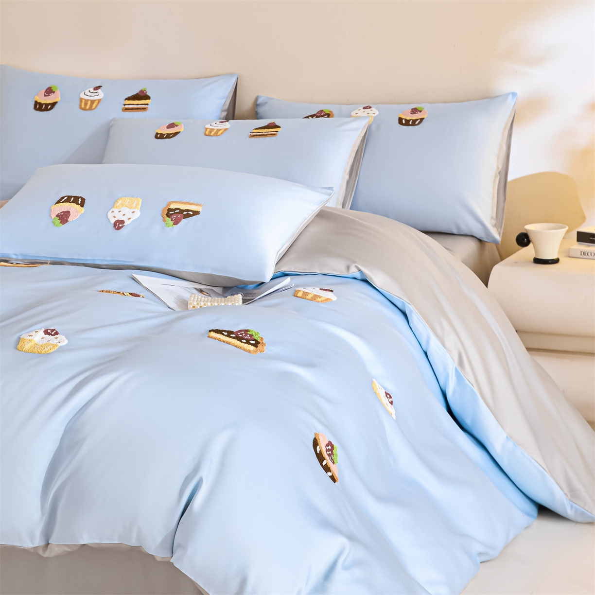 91家纺网 家纺一手货源 找家纺 DC 2026新款天丝立体毛巾绣四件套 毛巾绣-婴儿蓝+冰川灰（丝绒蛋糕）