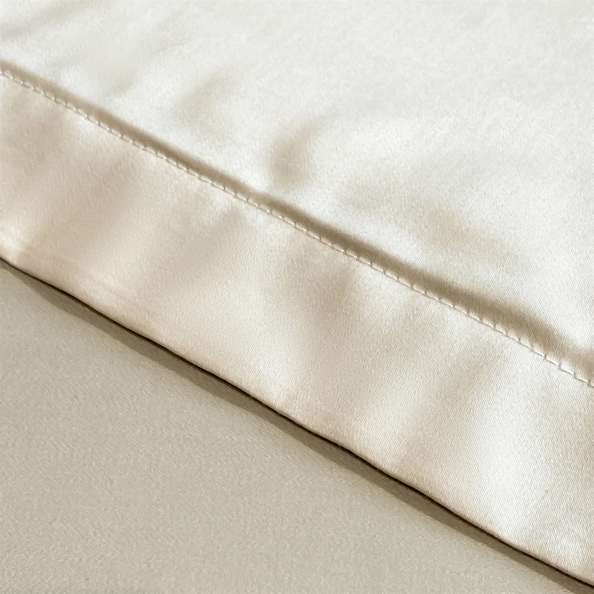 91家纺网 家纺一手货源 找家纺 无界 2026新款水洗真丝夏被-雪花绗缝压线-莱拉 莱拉 浅茶+冰川灰