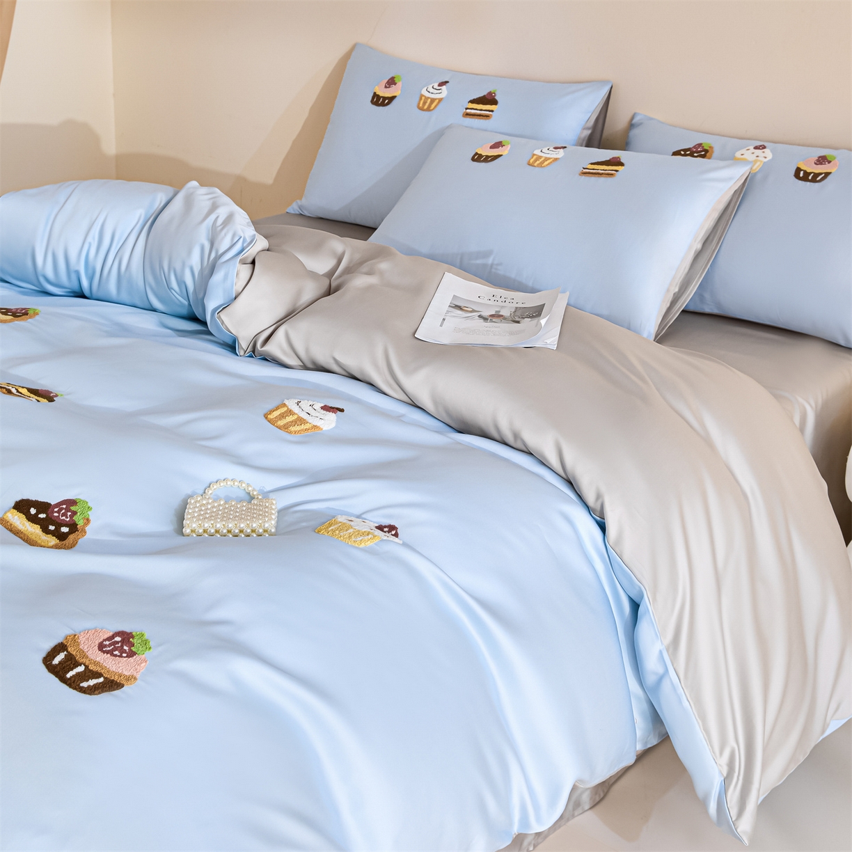 91家纺网 家纺一手货源 找家纺 DC 2026新款天丝立体毛巾绣四件套 毛巾绣-婴儿蓝+冰川灰（丝绒蛋糕）