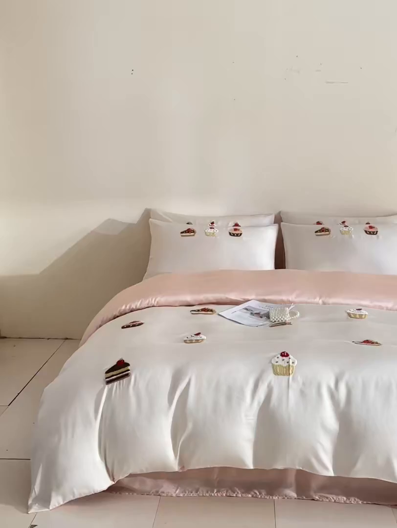 91家纺网 家纺一手货源 找家纺 DC 2026新款天丝立体毛巾绣四件套 毛巾绣-元气白桃+半熟蜜桃（丝绒蛋糕）