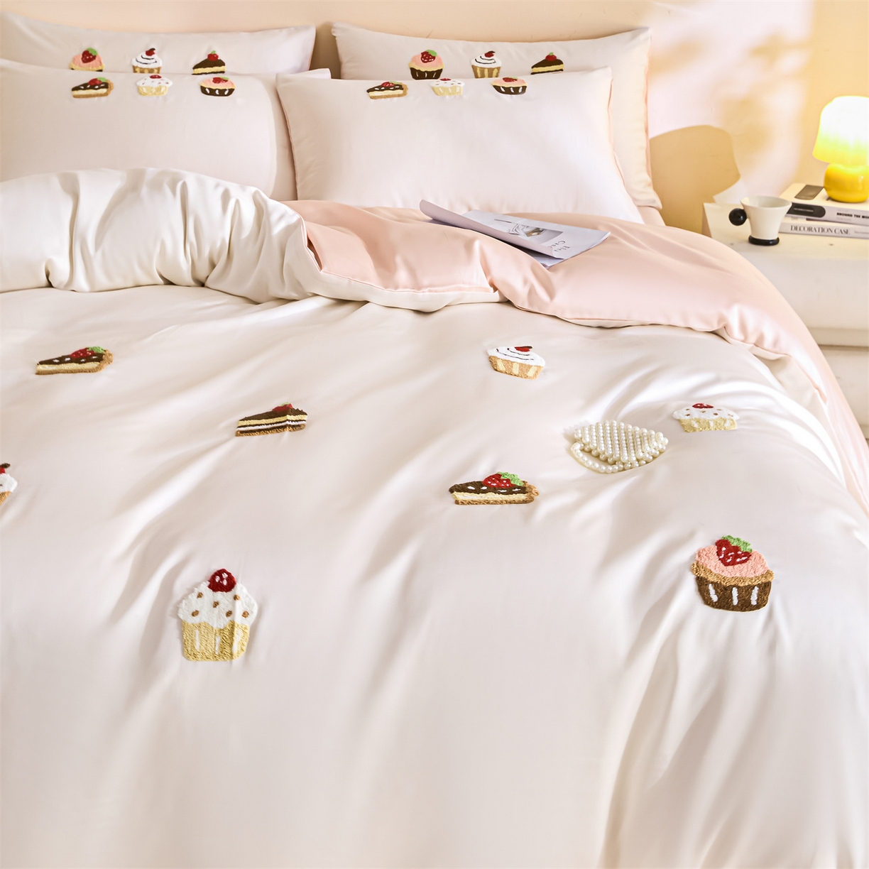 91家纺网 家纺一手货源 找家纺 DC 2026新款天丝立体毛巾绣四件套 毛巾绣-元气白桃+半熟蜜桃（丝绒蛋糕）