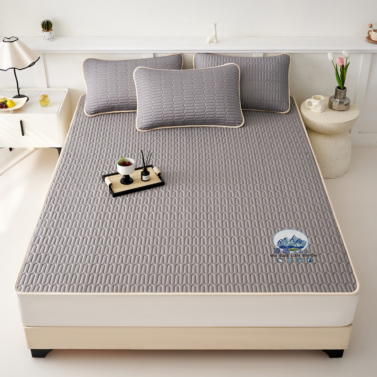 91家纺网 家纺一手货源 找家纺 奇丝雅 2026夏季A类纯色乳胶凉席冰丝席家用双人冰丝凉席可机洗夏天空调席三件套-场景二 富士山-银灰