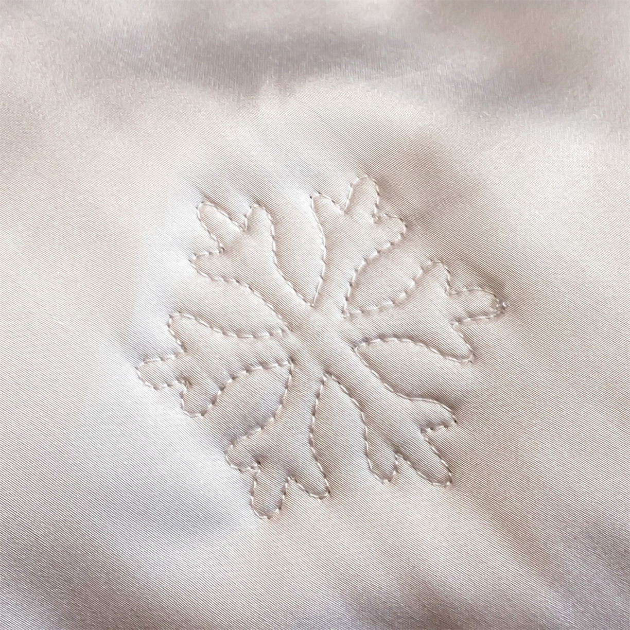 91家纺网 家纺一手货源 找家纺 无界 2026新款水洗真丝夏被-雪花绗缝压线-莱拉 莱拉 素粉+冰川灰