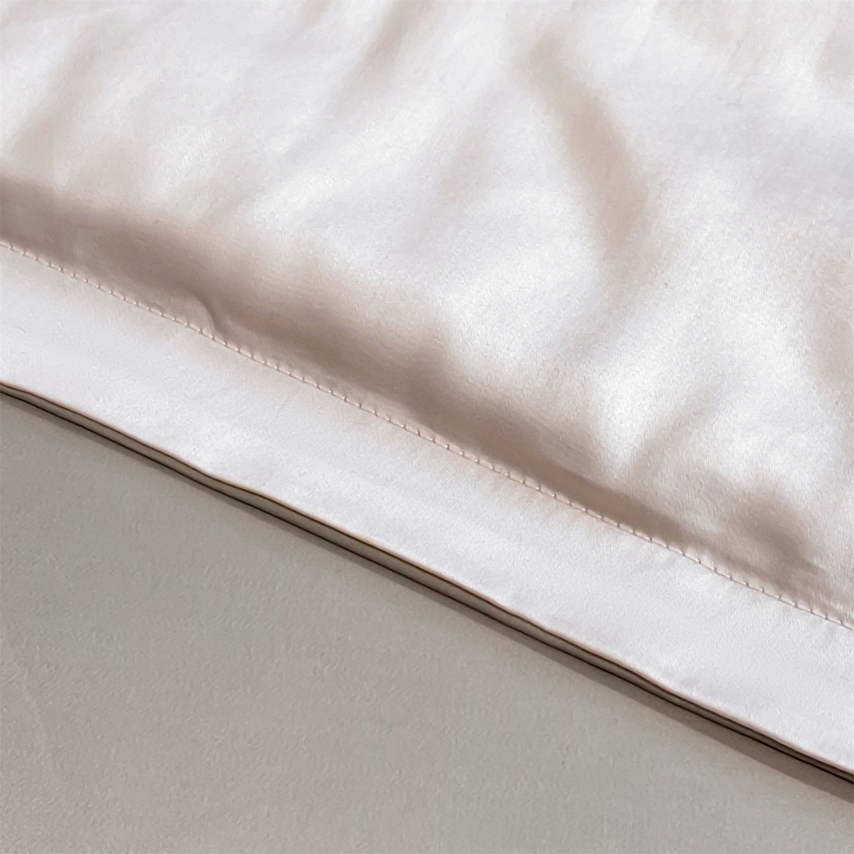 91家纺网 家纺一手货源 找家纺 无界 2026新款水洗真丝夏被-雪花绗缝压线-莱拉 莱拉 素粉+冰川灰