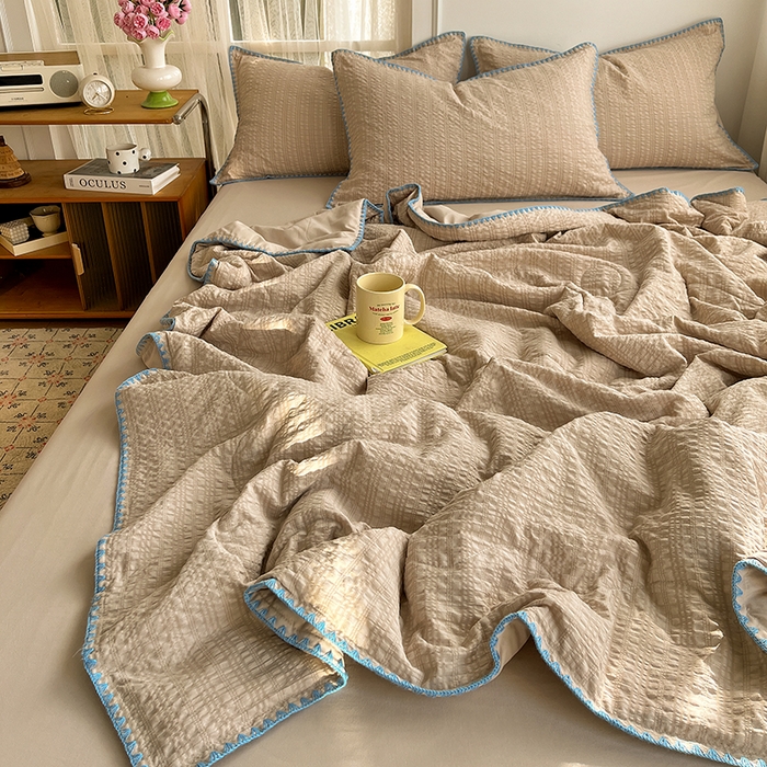 91家纺网 家纺一手货源 找家纺 鑫佳居 2026新款三角针纯色夏被夏凉被空调被四件套 焦糖奶茶