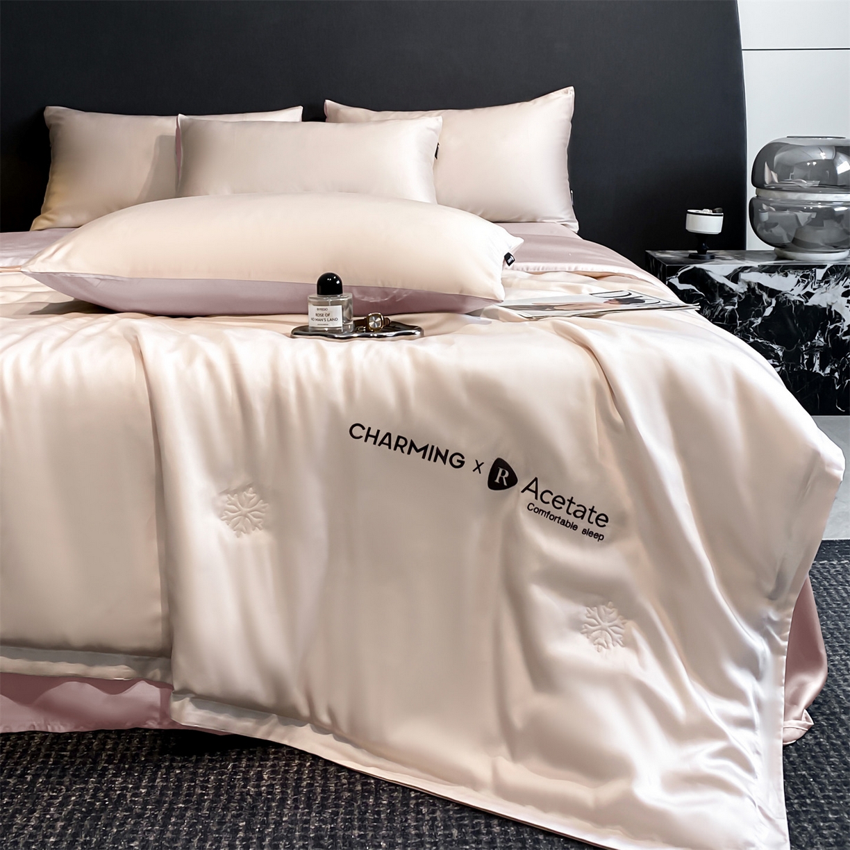 91家纺网 家纺一手货源 找家纺 无界 2026新款水洗真丝夏被-雪花绗缝压线-莱拉 莱拉 杏白+素粉