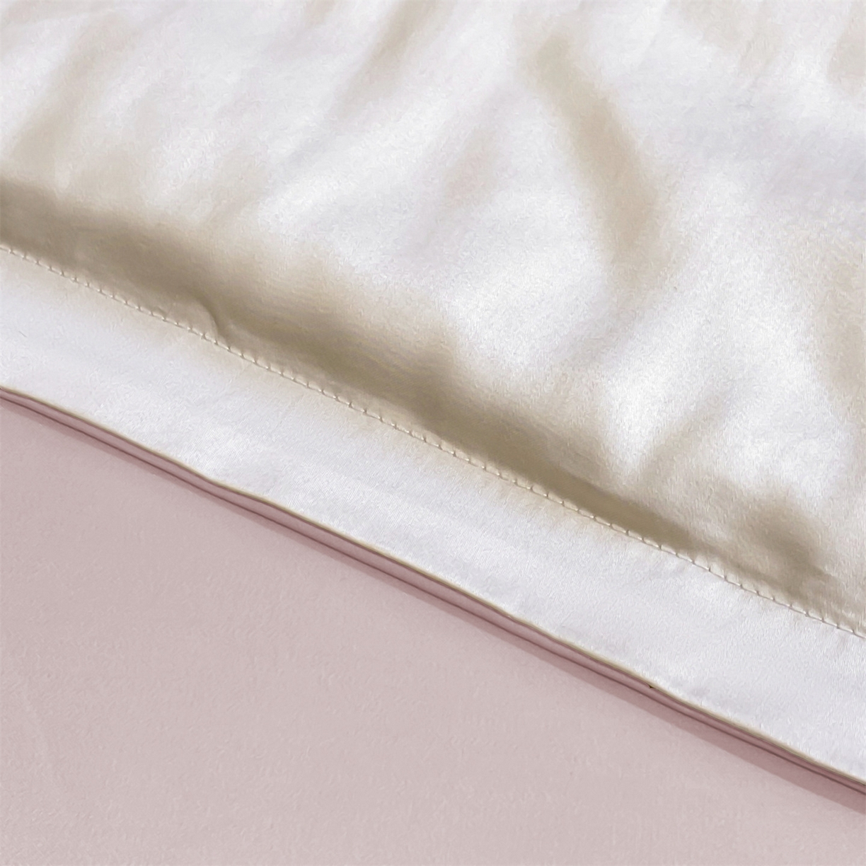 91家纺网 家纺一手货源 找家纺 无界 2026新款水洗真丝夏被-雪花绗缝压线-莱拉 莱拉 杏白+素粉