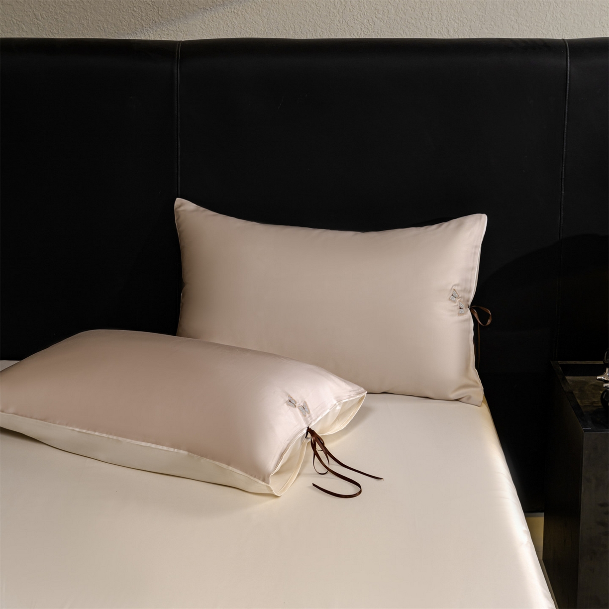 91家纺网 家纺一手货源 找家纺 DC 2026新款天丝单边蝴蝶织带四件套--蝶音系列 蝶音-浅茶+元气白桃