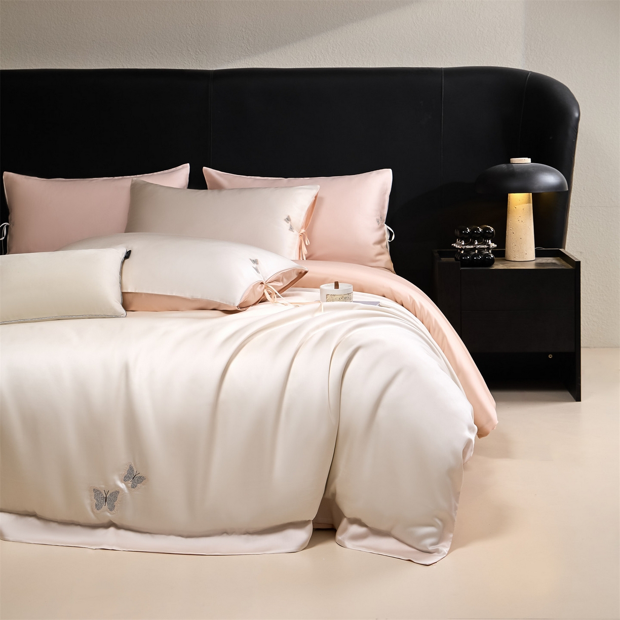 91家纺网 家纺一手货源 找家纺 DC 2026新款天丝单边蝴蝶织带四件套--蝶音系列 蝶音-元气白桃+冰雾粉