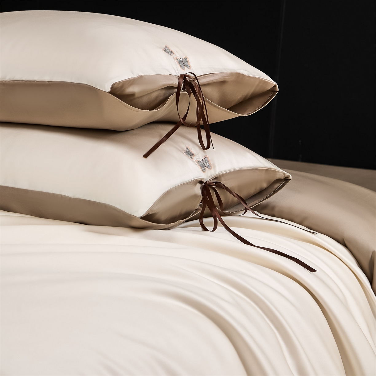 91家纺网 家纺一手货源 找家纺 DC 2026新款天丝单边蝴蝶织带四件套--蝶音系列 蝶音-元气白桃+麦肤色