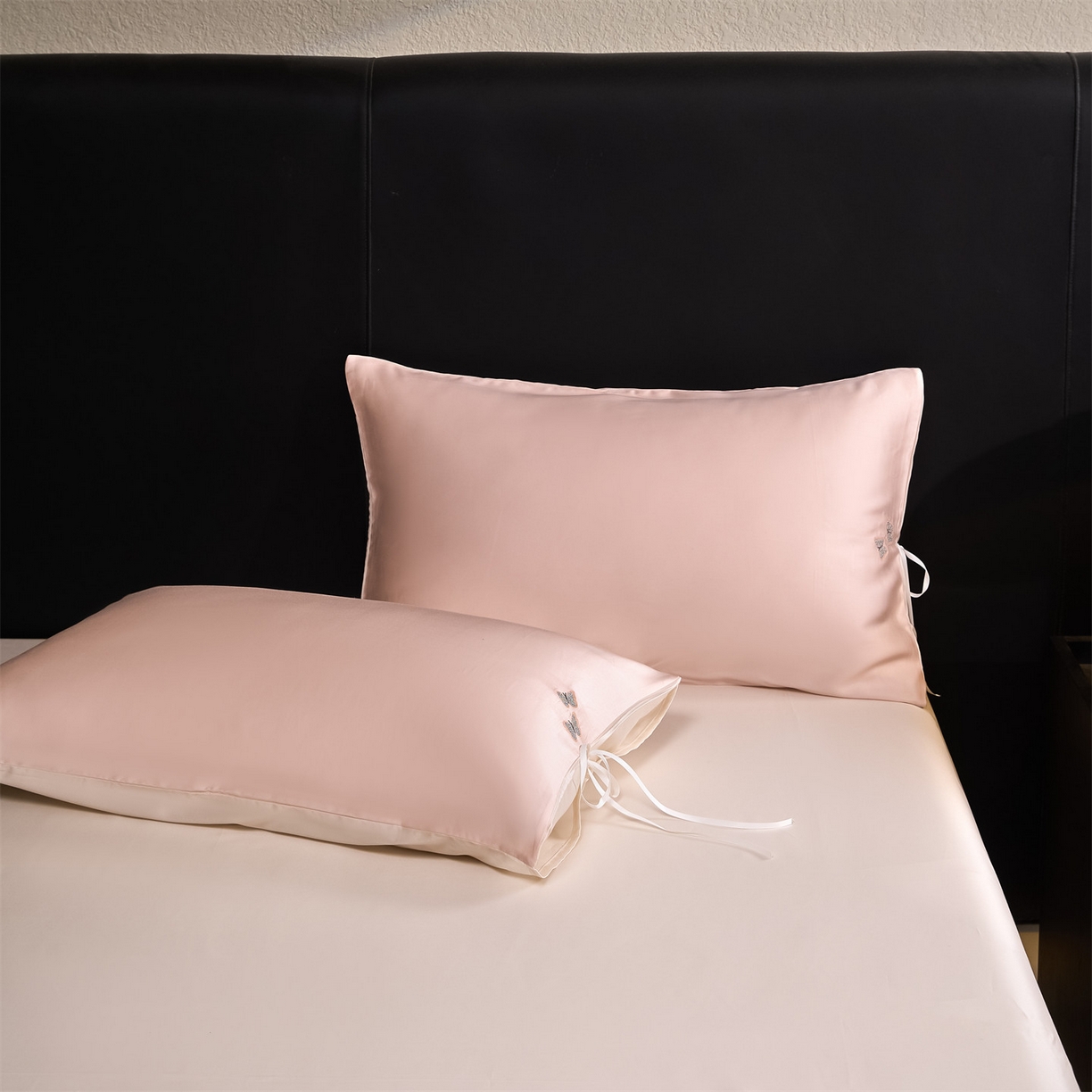 91家纺网 家纺一手货源 找家纺 DC 2026新款天丝单边蝴蝶织带四件套--蝶音系列 蝶音-冰雾粉+元气白桃