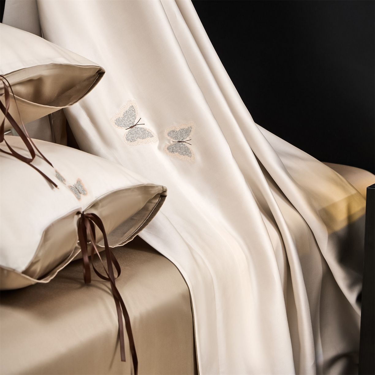 91家纺网 家纺一手货源 找家纺 DC 2026新款天丝单边蝴蝶织带四件套--蝶音系列 蝶音-元气白桃+麦肤色